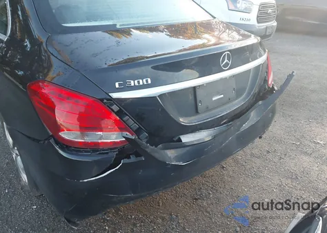 2015 Mercedes-Benz C 300 из США, поврежденный, VIN 55SWF4JB4FU055107